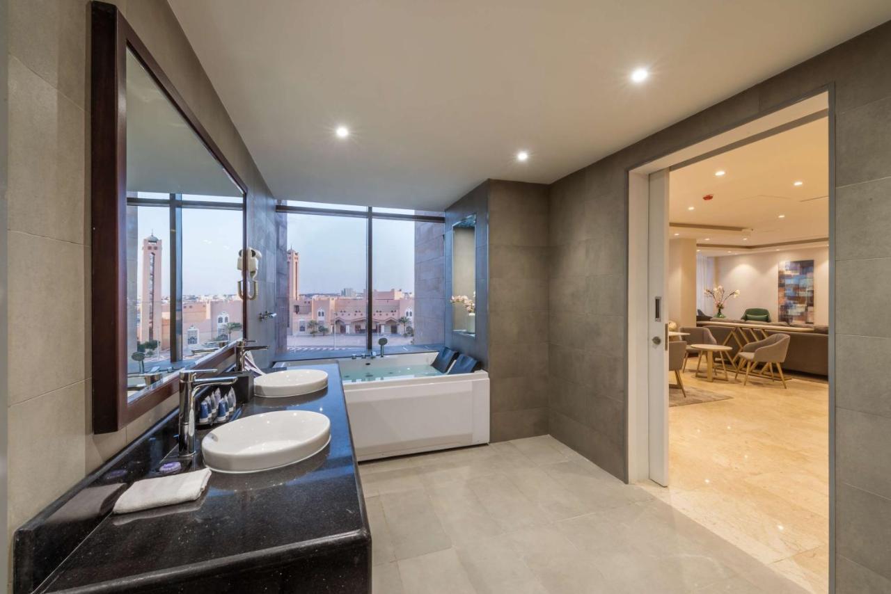 Best Western Plus Al Qurayyat City Center Ngoại thất bức ảnh